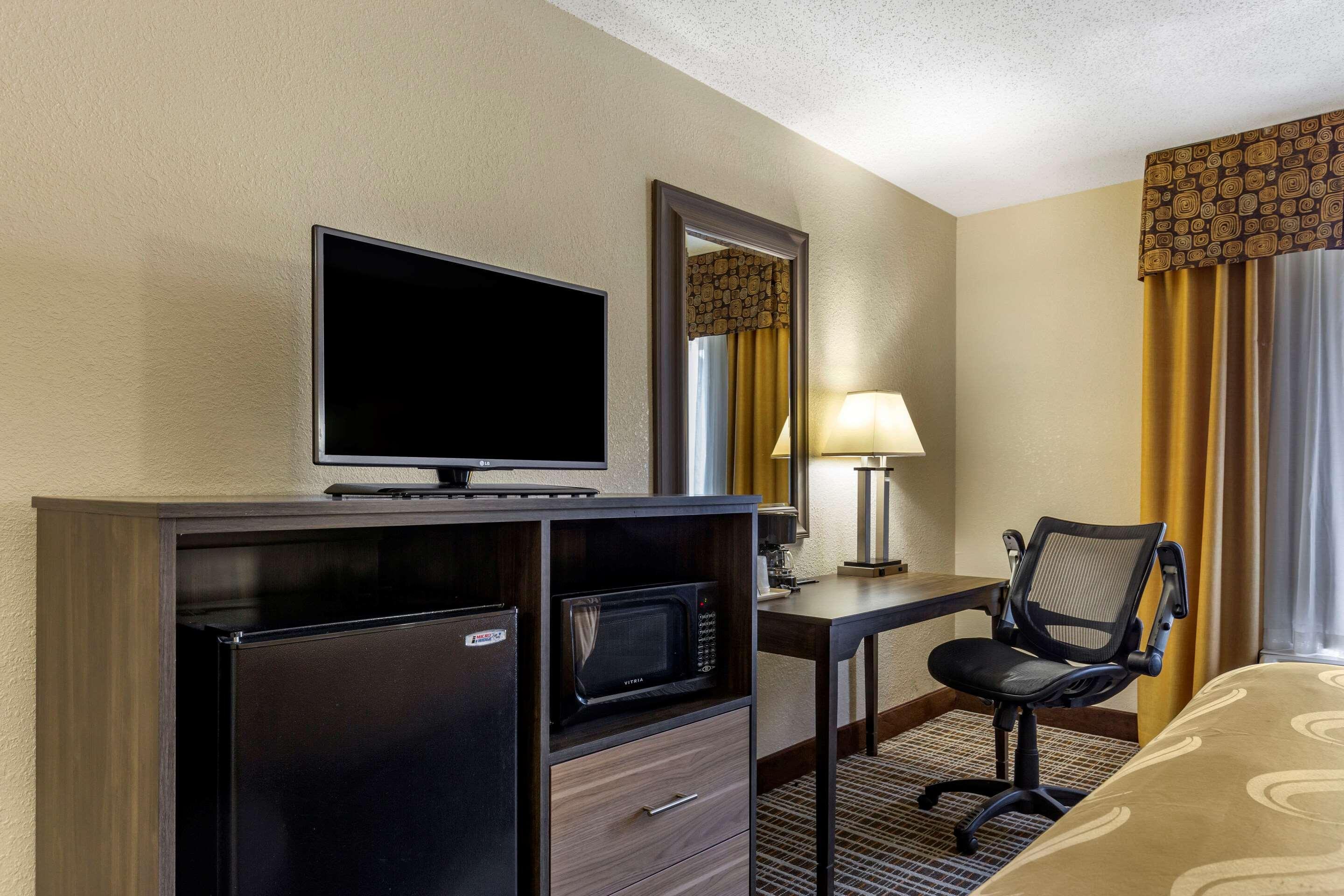 Quality Inn & Suites - Greensboro-High Point Exterior photo