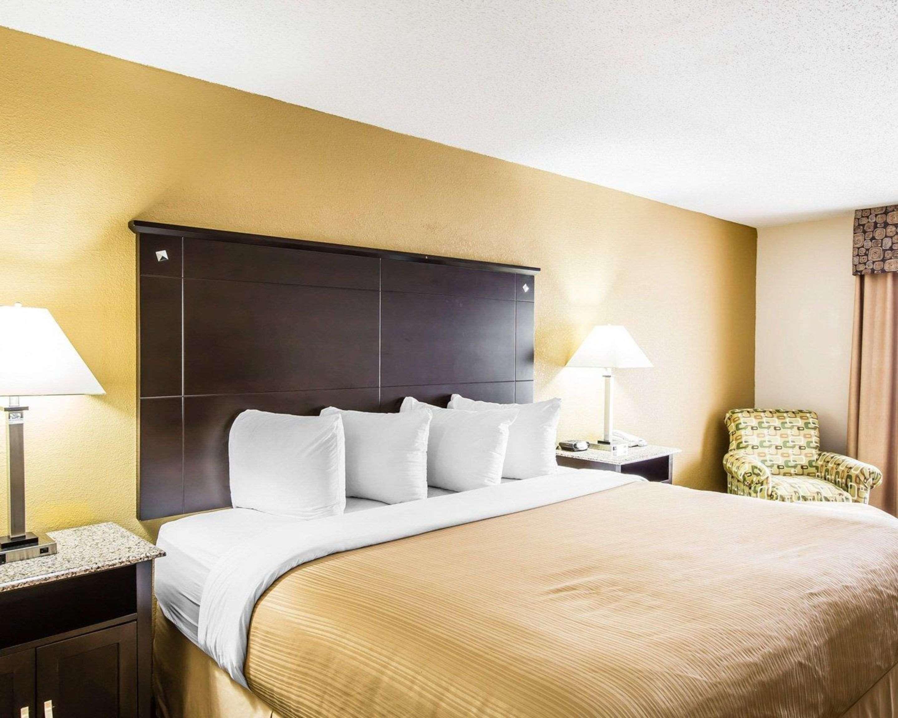Quality Inn & Suites - Greensboro-High Point Exterior photo