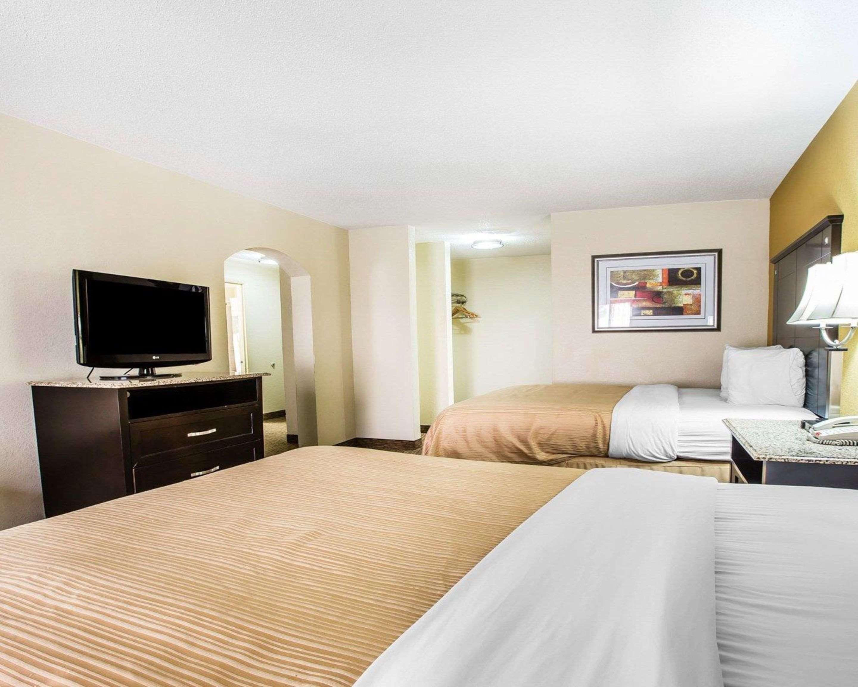 Quality Inn & Suites - Greensboro-High Point Exterior photo