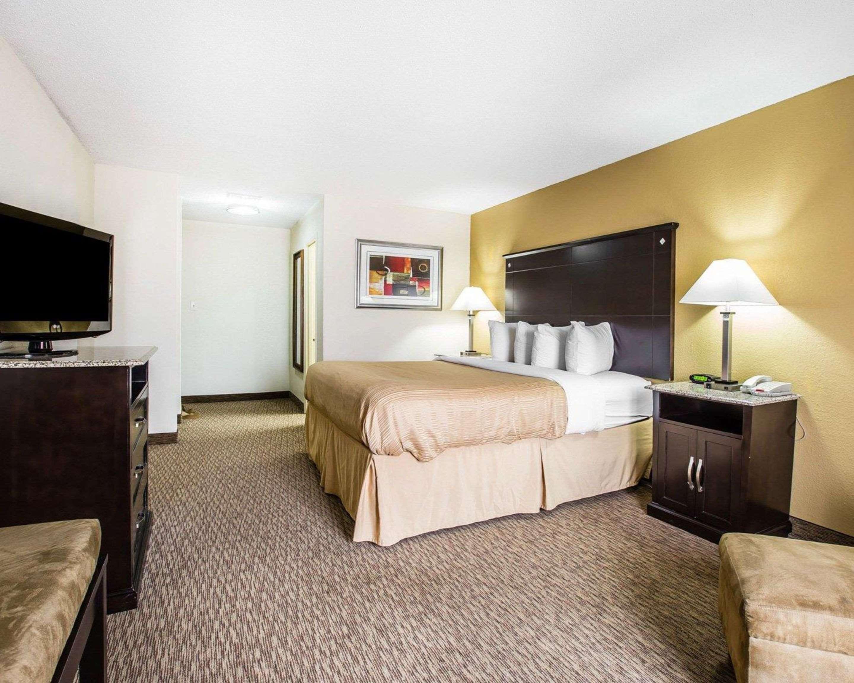 Quality Inn & Suites - Greensboro-High Point Exterior photo