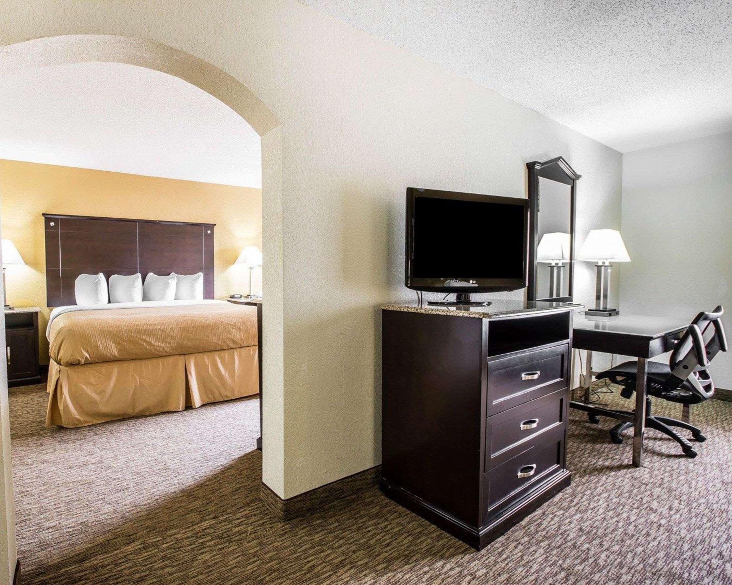 Quality Inn & Suites - Greensboro-High Point Exterior photo